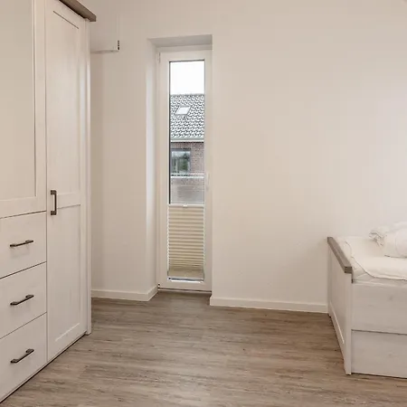 Wittmunder Straße 24a 50238 Apartment *