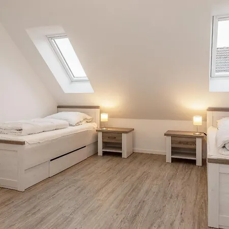 Wittmunder Straße 24a 50238 *